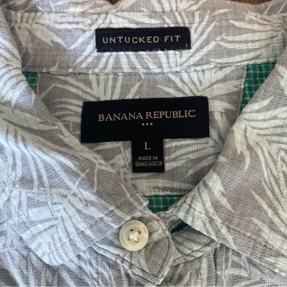 Banana Republic Light Blue & White Palm-Print Button-Down Shirt